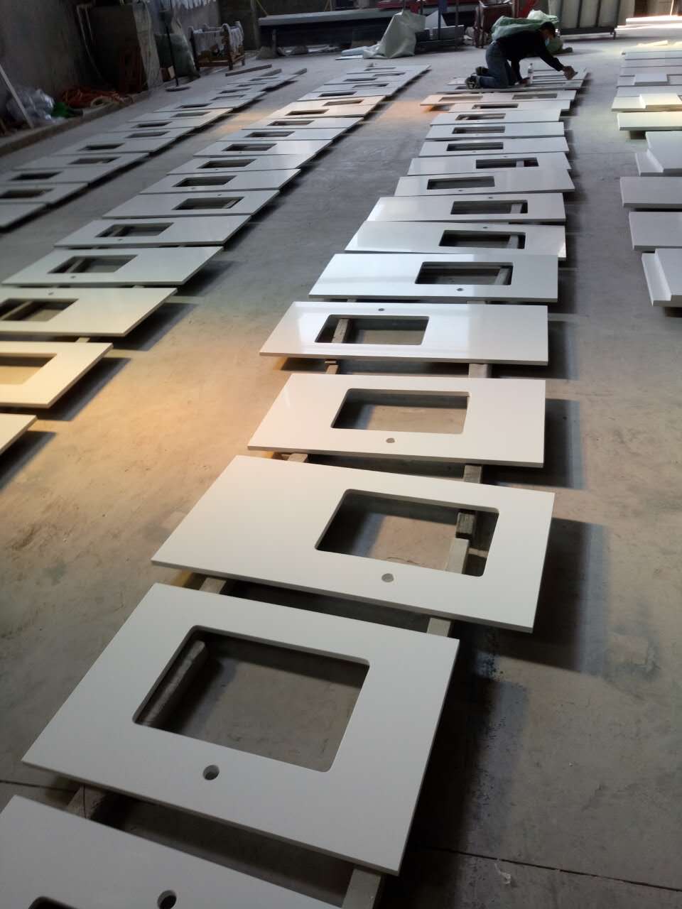 Super White Countertops (77.1KB).jpg