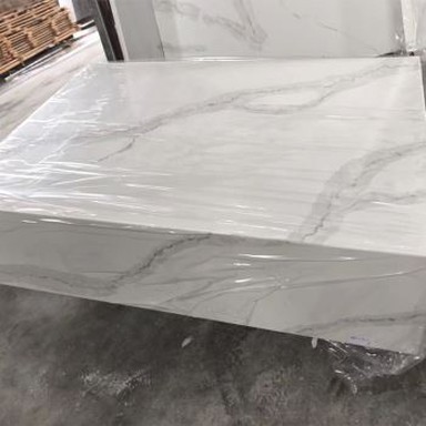 Customized Calacatta White Quartz Countertops